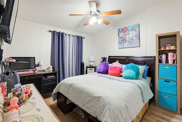 227 MISTY BND, Floresville, TX 78114