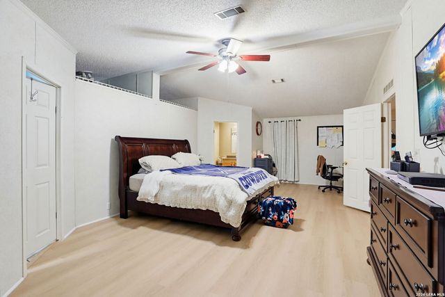 227 MISTY BND, Floresville, TX 78114