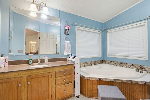 227 MISTY BND, Floresville, TX 78114