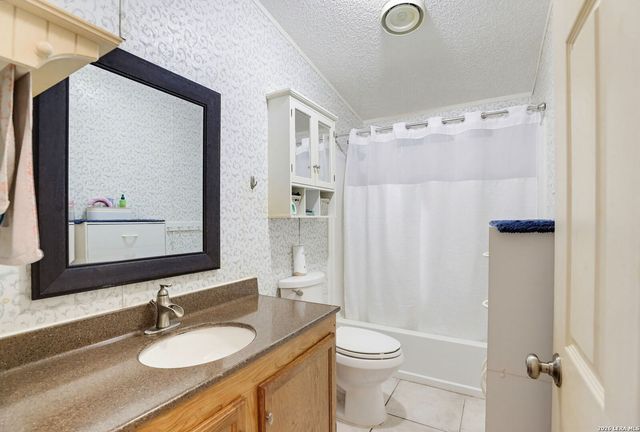 227 MISTY BND, Floresville, TX 78114