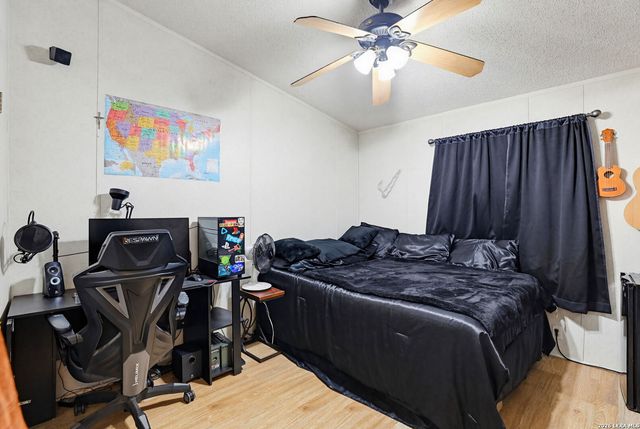 227 MISTY BND, Floresville, TX 78114