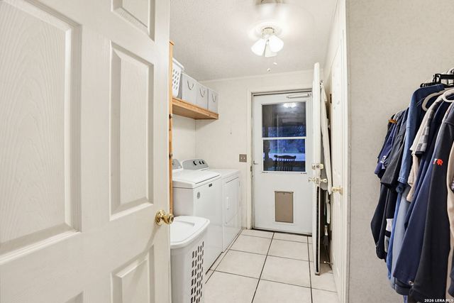 227 MISTY BND, Floresville, TX 78114