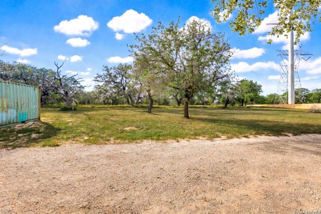 227 MISTY BND, Floresville, TX 78114