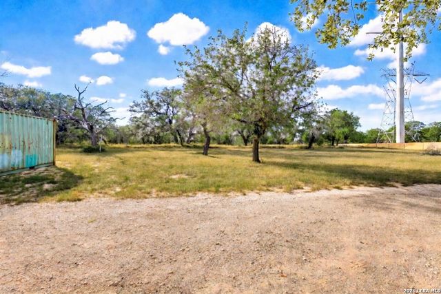 227 MISTY BND, Floresville, TX 78114