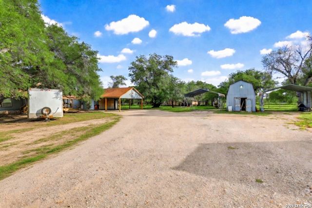 227 MISTY BND, Floresville, TX 78114