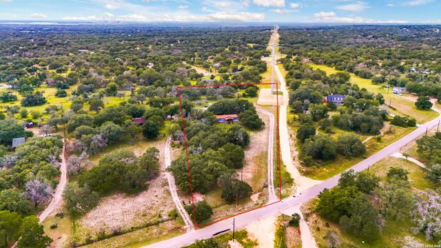 227 MISTY BND, Floresville, TX 78114