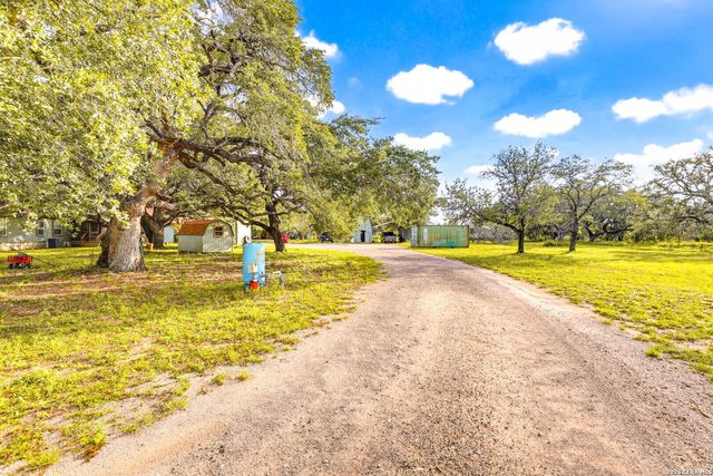 227 MISTY BND, Floresville, TX 78114