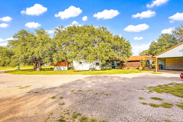 227 MISTY BND, Floresville, TX 78114