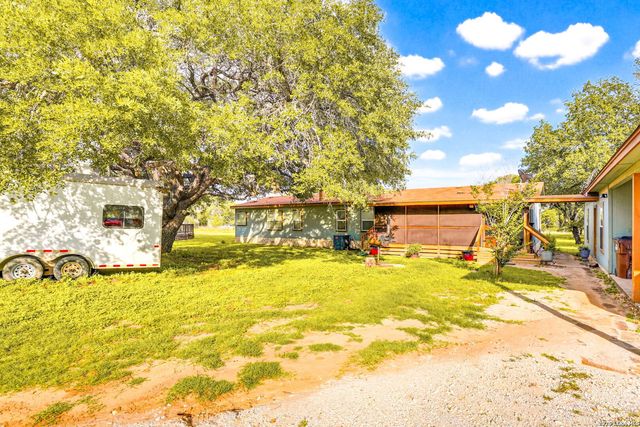 227 MISTY BND, Floresville, TX 78114