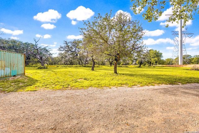 227 MISTY BND, Floresville, TX 78114