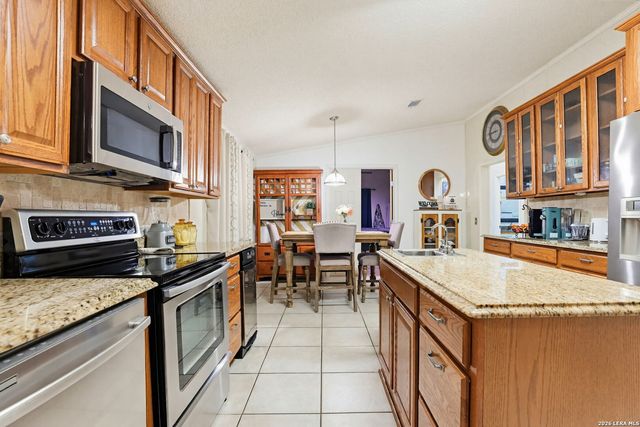 227 MISTY BND, Floresville, TX 78114