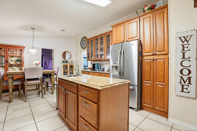 227 MISTY BND, Floresville, TX 78114