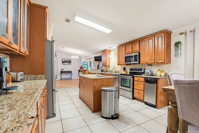 227 MISTY BND, Floresville, TX 78114