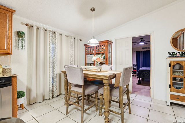 227 MISTY BND, Floresville, TX 78114