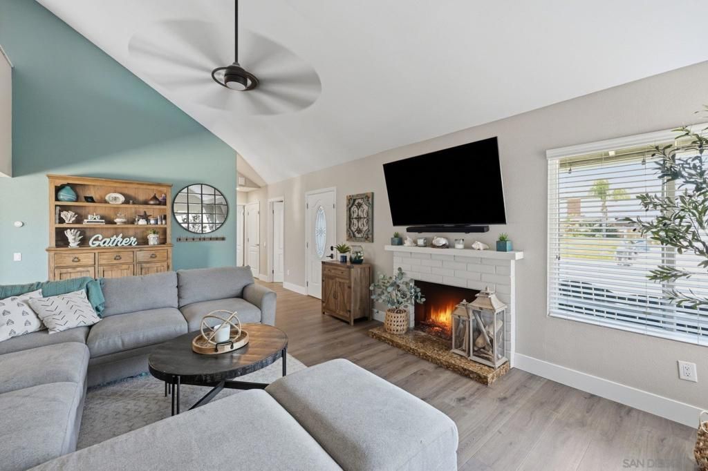 Image 2 of property listing at 12909 Margate Ave, Poway, CA 92064