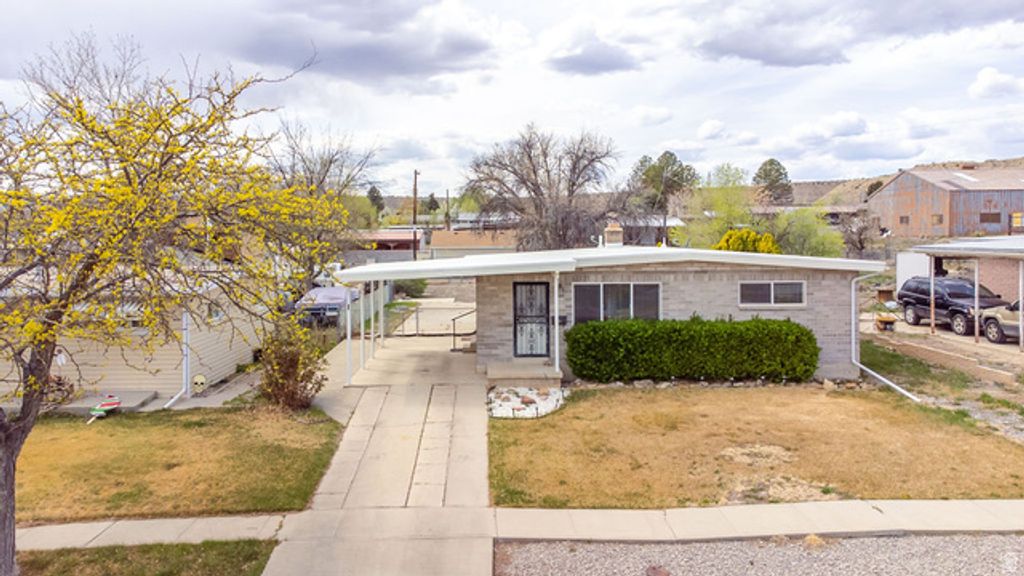 883 N 900 E, Price, UT 84501