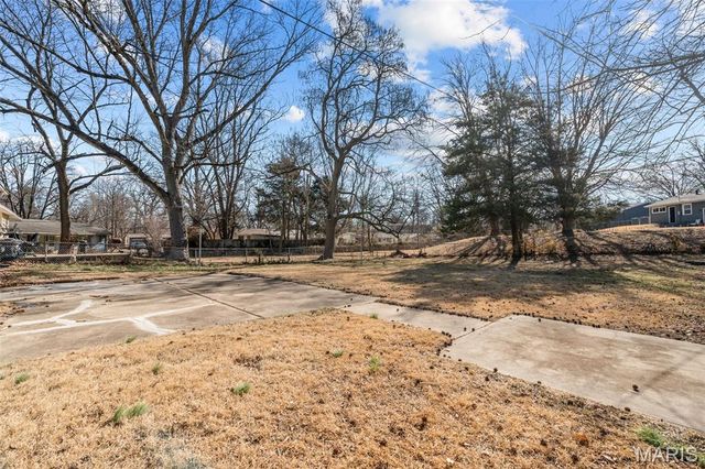 1688 Maldon Lane, St Louis, MO 63136