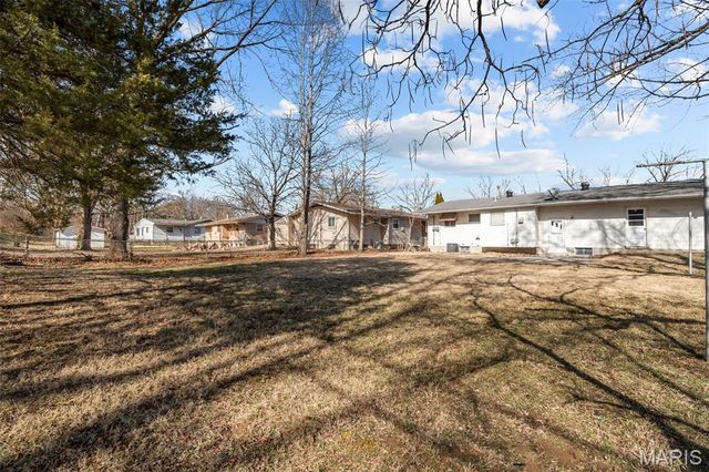 1688 Maldon Lane, St Louis, MO 63136