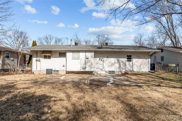 1688 Maldon Lane, St Louis, MO 63136