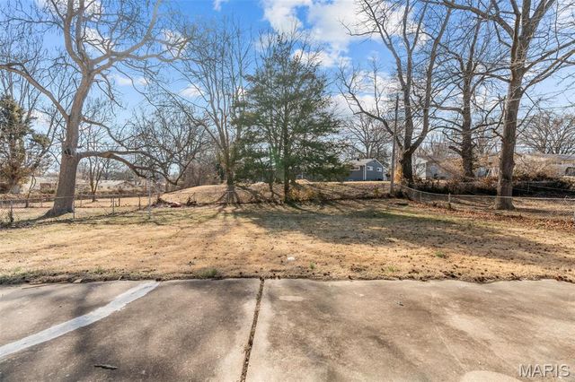 1688 Maldon Lane, St Louis, MO 63136