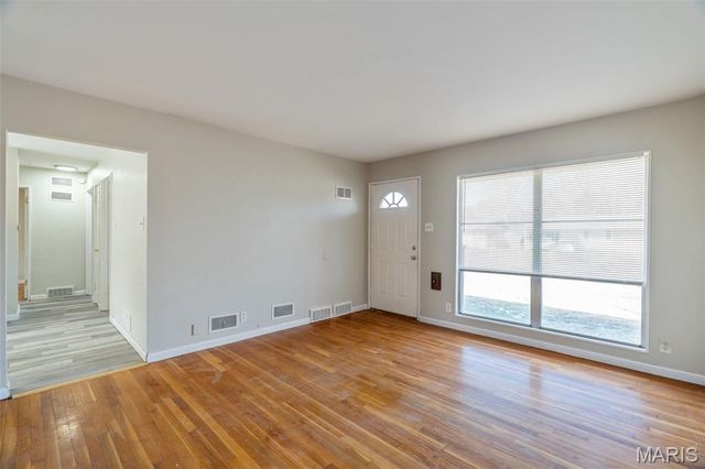 1688 Maldon Lane, St Louis, MO 63136