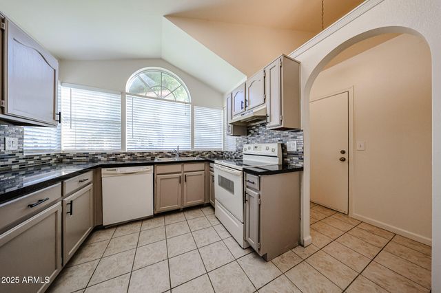 214 S RUSH Circle E, Chandler, AZ 85226