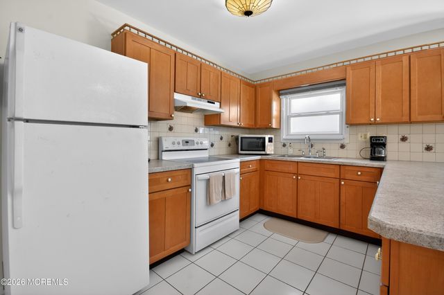 17 Corinth Place, Toms River, NJ 08757