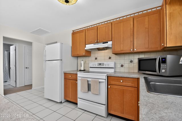 17 Corinth Place, Toms River, NJ 08757