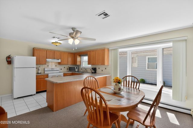 17 Corinth Place, Toms River, NJ 08757