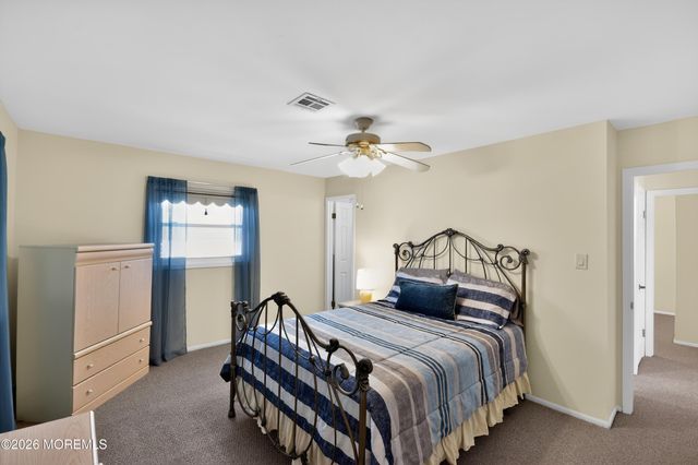 17 Corinth Place, Toms River, NJ 08757
