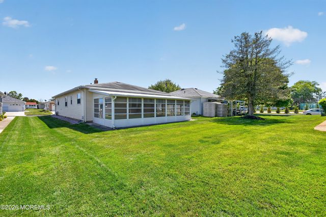 17 Corinth Place, Toms River, NJ 08757