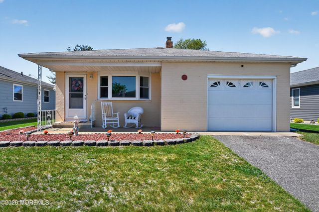17 Corinth Place, Toms River, NJ 08757