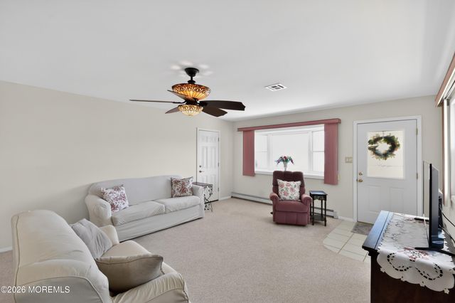 17 Corinth Place, Toms River, NJ 08757