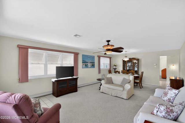 17 Corinth Place, Toms River, NJ 08757