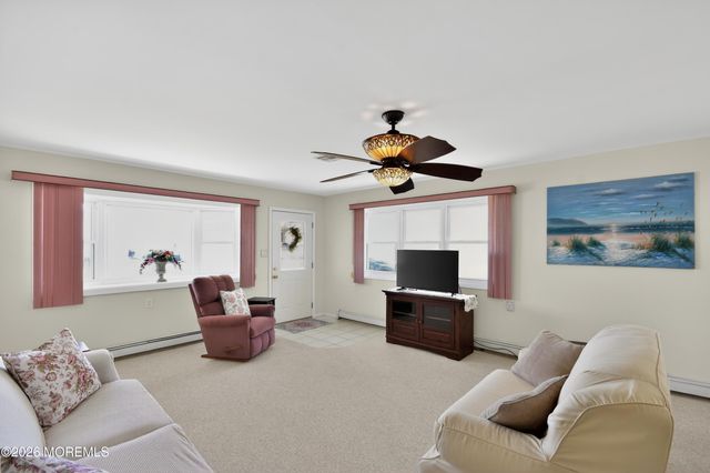 17 Corinth Place, Toms River, NJ 08757