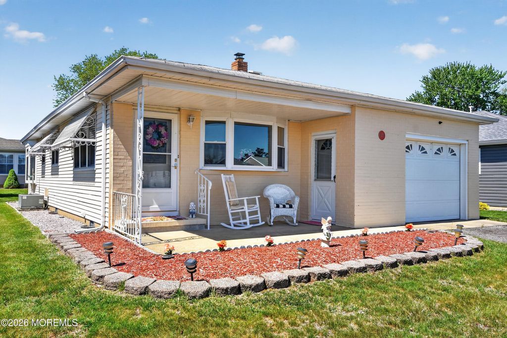 17 Corinth Place, Toms River, NJ 08757