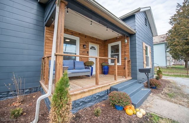 520 11th Street NW, New Philadelphia, OH 44663