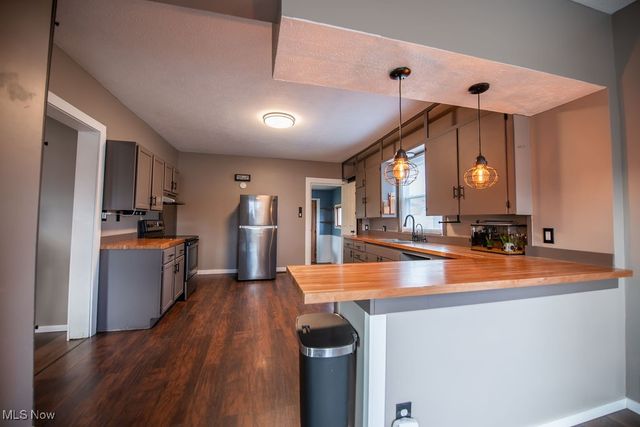 520 11th Street NW, New Philadelphia, OH 44663