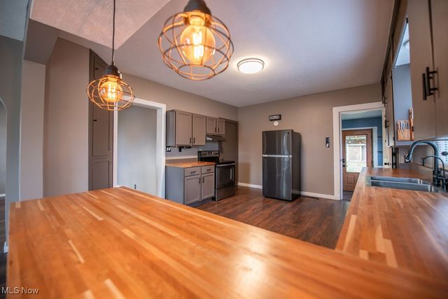 520 11th Street NW, New Philadelphia, OH 44663