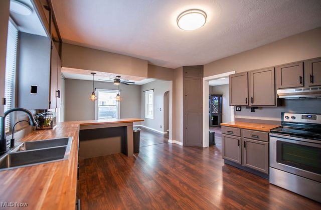 520 11th Street NW, New Philadelphia, OH 44663