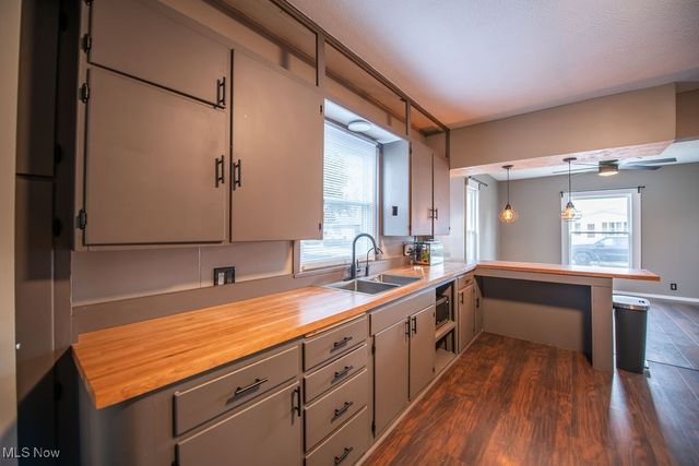 520 11th Street NW, New Philadelphia, OH 44663