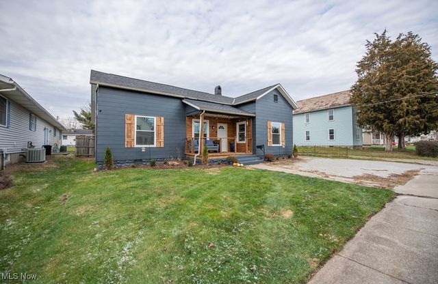 520 11th Street NW, New Philadelphia, OH 44663