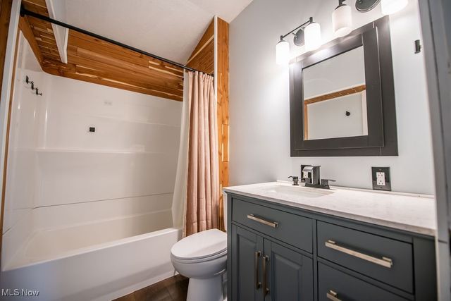 520 11th Street NW, New Philadelphia, OH 44663