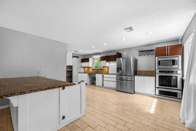 2304 NE VILLAGE DR, Lawton, OK 73507