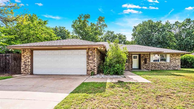 2304 NE VILLAGE DR, Lawton, OK 73507