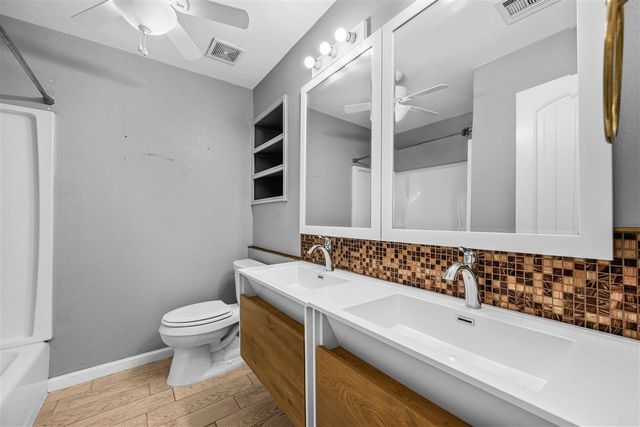 2304 NE VILLAGE DR, Lawton, OK 73507