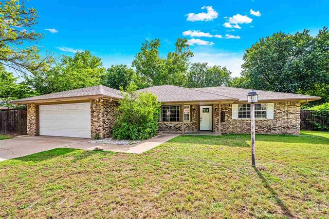 2304 NE VILLAGE DR, Lawton, OK 73507
