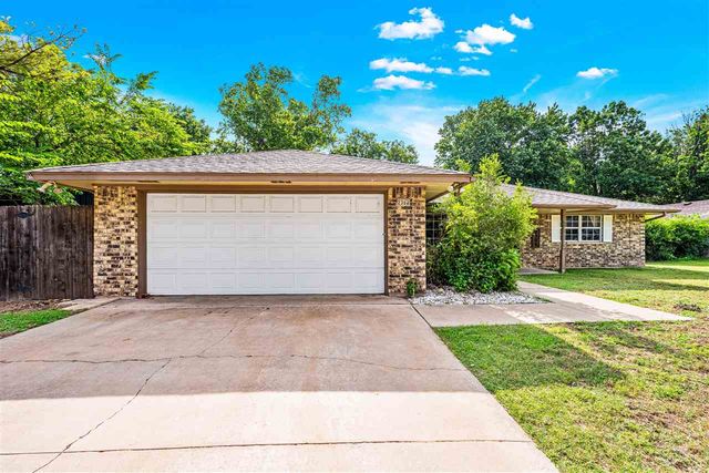 2304 NE VILLAGE DR, Lawton, OK 73507