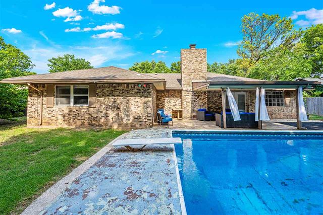 2304 NE VILLAGE DR, Lawton, OK 73507