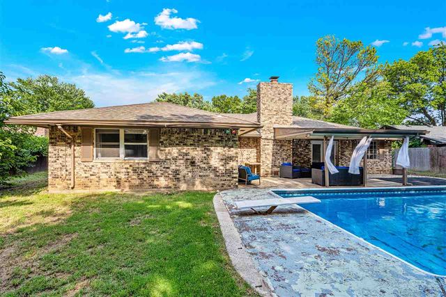 2304 NE VILLAGE DR, Lawton, OK 73507